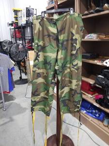 lot 1994 image: Camouflage Pattern Pants with Yellow Draw Strings For Cold Weather Size Large Regular