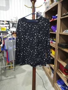 lot 2056 image: Arizona Jean Co Oversized T-Shirt Long Sleeve Black White Spatter L