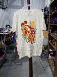 lot 2059 image: Graphic T-Shirt Size M Creature Design