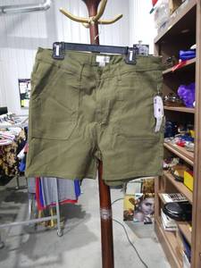 lot 2060 image: Just Be... Womens Cargo Shorts Size 1X