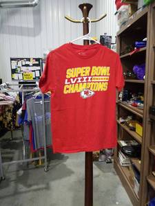 lot 2065 image: Team Apparel Super Bowl LVIII Chiefs Champions T-Shirt Size S