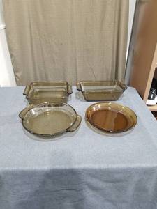 lot 2071 image: Lot of 4 Glass Baking Dishes Rectangular Round