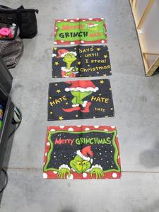 lot 2077 image: SET OF 4 HOW THE GRINCH STOLE CHRISTMAS PLACEMATS