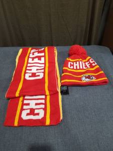 lot 2086 image: Kansas City Chiefs Knit Hat Beanie and Scarf Set Red Yellow White