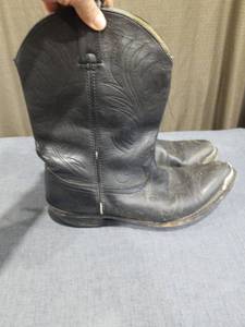 lot 2095 image: Durango Mens 11 inch Concho Strap Boots DB560 P137047 Black