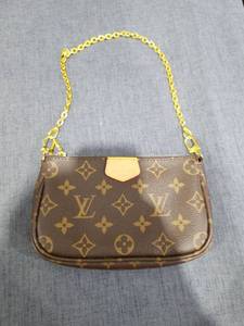 lot 2108 image: TRENDY FASHION SMALL CANVAS POUCH