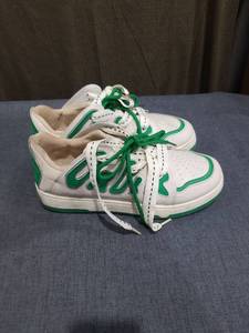 lot 2123 image: Womens Sports Shoes With Letter Printing, White Sneakers, Casual Skateboarding Style, Youthful And Stylish, For Teenagers Size 10