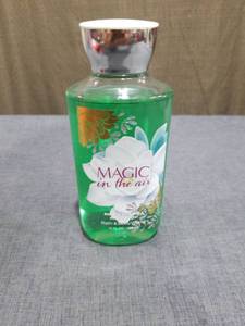 lot 2141 image: Bath & Body Works Magic in the Air Shower Gel 10 fl oz