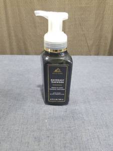 lot 2144 image: White Barn Mahogany Teakwood Foaming Hand Soap 8.75 fl oz