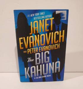 lot 59082 image: The Big Kahuna by Janet Evanovich and Peter Evanovich Fox and OHare Novel - Retail $28