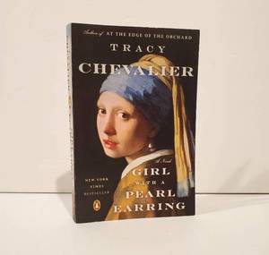 lot 59091 image: Girl with a Pearl Earring by Tracy Chevalier Penguin Books Fiction Novel - Retail $16