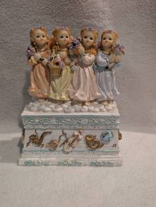 lot 1503 image: Four Angel Figurines on Decorative Base Music Box