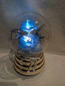 lot 1506 image: Decorative Glass Dome with Blue Flowers Light-Up Base