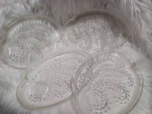 lot 3007 image: Set of 4 Clear Glass Plates with Embossed Leaf Pattern
