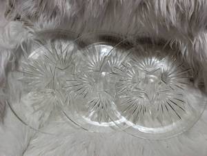 lot 3009 image: Clear Glass Serving Plates with Star Design Set of 3