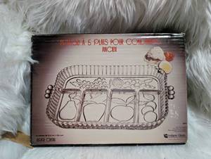 lot 3010 image: Indiana Glass Verre Cristal 5-Compartment Condiment Tray 22.8 x 32.4 cm