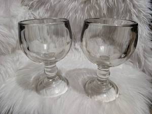 lot 3013 image: 2 Clear Heavy Glass Goblet Cups with Pedestal Base