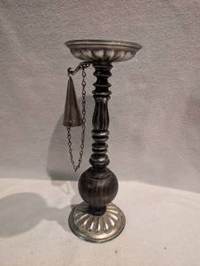 lot 4000 image: Vintage Dilly Pillar Candle Holder&nbsp