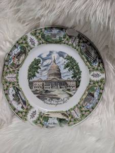 lot 4013 image: The Capitol Washington D.C. Decorative Plate with Pink Floral Border