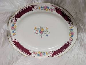 lot 4018 image: Homer Laughlin Dinnerware Plates Floral Border&nbsp