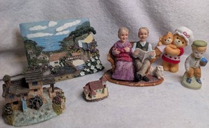 lot 4502 image: Miniature Figurine Lot 6 Pieces Houses People Animals Collectibles