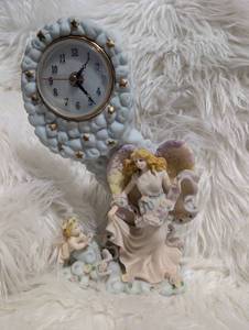 lot 4600 image: Angel Figurine Tabletop Clock with Cloud Design and Gold Stars