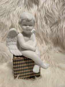 lot 4612 image: Ceramic White Angel Figurine&nbsp