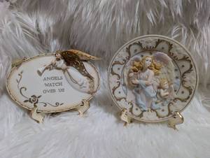 lot 4618 image: 2-Piece Angel Decorative Plate Set