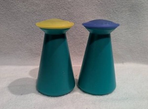 lot 5000 image: Tupperware Salt and Pepper Shakers Pair Teal Yellow Blue Lids