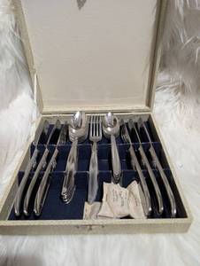 lot 5001 image: Flatware Set with Case, Forks Knives Spoons Service