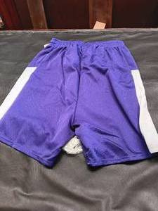 lot 33725 image: Mens sports shorts, size 3XL