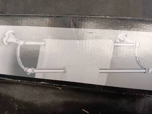 lot 33762 image: 24 Double towel bar in silver