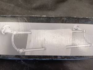 lot 33763 image: 24 Double towel rack in chrome