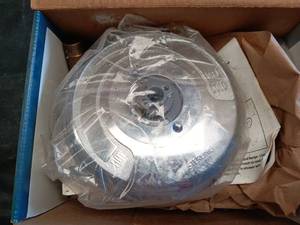 lot 33768 image: Tub and Shower handle set