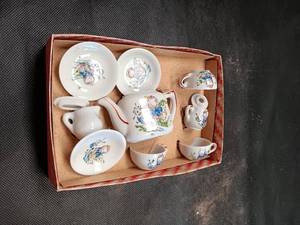 lot 33676 image: Mid-20th century vintage childs porcelainceramic toy tea set