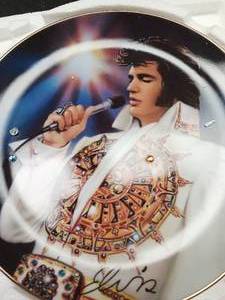 lot 33684 image: Set of two 1995 The Dream collector plates from the Bradford Exchange Remembering Elvis collection