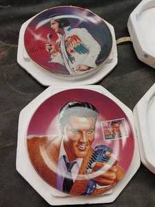 lot 33686 image: Set of two Vintage Elvis Presley The Vision Collector Plates from the Bradford Exchanges Remembering Elvis collection