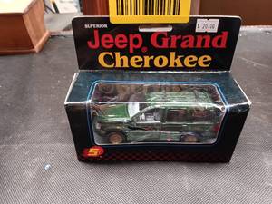 lot 33699 image: Vintage Superior Collectibles Jeep Grand Cherokee diecast toy model in green