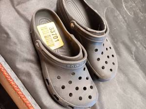 lot 33701 image: Mens Black Crocs size 12