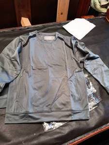 lot 33717 image: Tonix brand gray and black sweat shirt size med