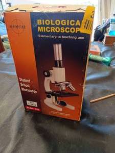 lot 33750 image: Biological Microscope for viewing and teaching