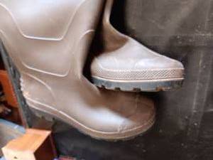 lot 33790 image: Waterproof fishinghunting waders with integrated rubber boots. Color brown Size 11
