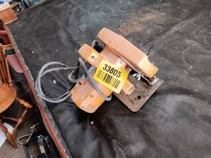 lot 33805 image: Orange Black & Decker 7-14 Circular Saw