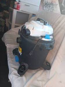 lot 33813 image: Hart 10 gallon WetDry shop vac 120v