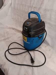 lot 33814 image: VacMaster 1.5 gallon WetDry shop vacuum