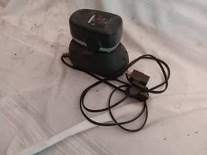 lot 33827 image: Worx 18v Battery with Charger