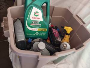 lot 33830 image: Tub of Various Automotive Liquid Cleaning items, along with Various Engine Oils