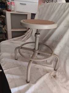 lot 33835 image: Vintage industrial metal draftingfactory stool with an adjustable swivel seat and a circular footring