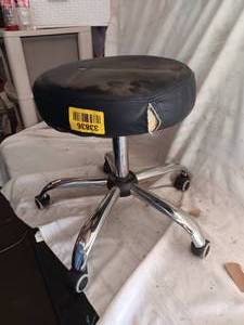 lot 33836 image: Black, round rolling swivel stool with a chrome-plated 5-caster base and adjustable height mechanism.