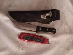 lot 33845 image: Fixed-blade utility or hunting knife with sheath, and box-cutting knife